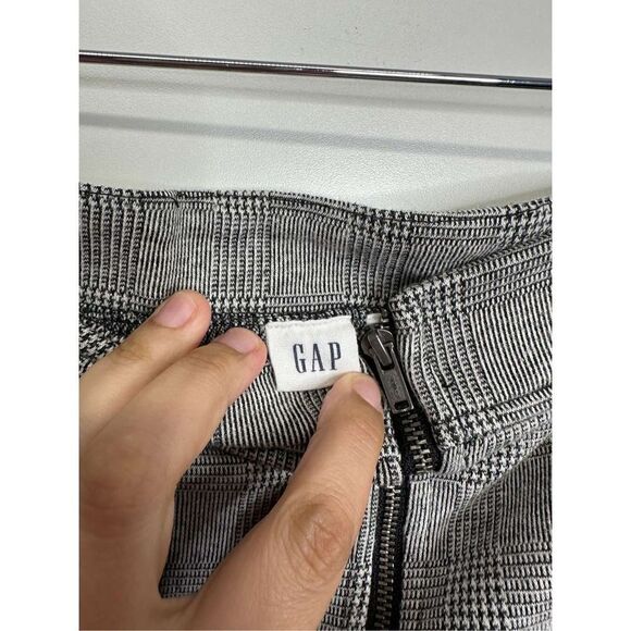 GAP Women’s Houndstooth Mini Skirt Size Medium With Zippers - Picture 2 of 3